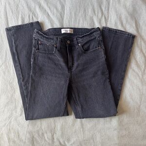 Abercrombie & Fitch - The straight mid-rise